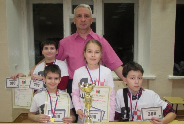 победители и тренер.jpg